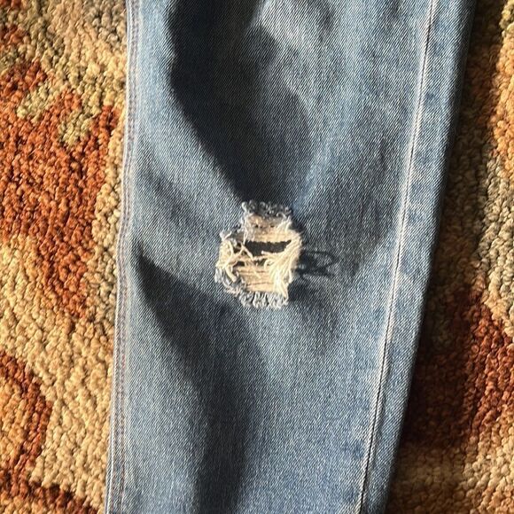 EUC WOMENS 4 AMERICAN EAGLE MOM JEANS DISTRESSED - Picture 7 of 10